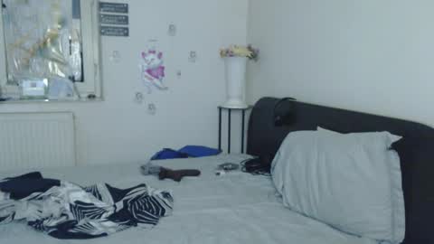 Calvinjohnlad online show from December 2025 07:53:02 PM