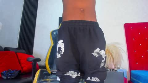 Snapshot of cam_brown chatting on October 2025 04:33:01 AM           online show from October 2025 04:33:01 AM