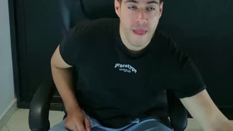 Snapshot of camara110 chatting on January 2025 03:33:02 AM camara110 online show from January 2025 03:33:02 AM