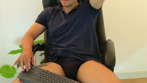 Snapshot of camara110 chatting on October 2025 12:32:02 AM camara110 online show from October 2025 12:32:02 AM