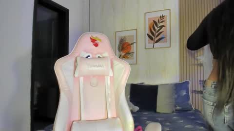 Cameron  online show from October 2025 07:52:01 PM