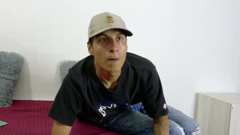 Snapshot of cameronsilverman chatting on May 2026 08:50:02 PM cameronsilverman online show from May 2026 08:50:02 PM