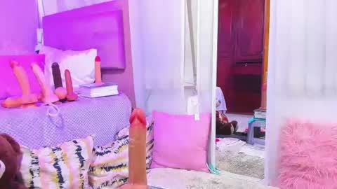 Snapshot of cami_evanns chatting on June 2026 05:12:01 AM Camila online show from June 2026 05:12:01 AM