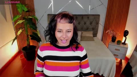 Cami online show from October 2025 05:10:02 AM