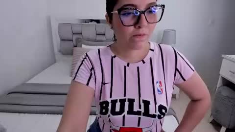 Snapshot of camila_buitrago chatting on June 2026 11:37:01 PM Camila buitrago online show from June 2026 11:37:01 PM