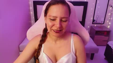 Snapshot of camila_delarosa chatting on June 2026 12:32:01 PM camila online show from June 2026 12:32:01 PM
