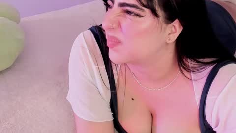 Camila online show from November 2025 01:04:02 AM