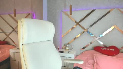 camila online show from April 2026 10:43:01 PM