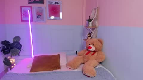 Camila  online show from December 2025 03:59:02 AM