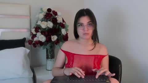 Camila online show from December 2024 08:00:01 PM