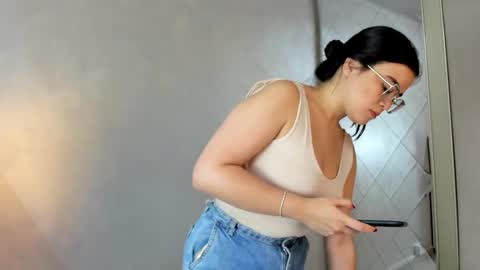 Camila online show from September 2025 06:18:02 PM