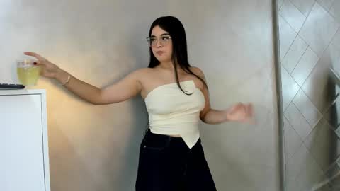 Camila online show from September 2025 07:36:01 PM