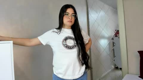 Camila online show from September 2025 05:23:02 PM