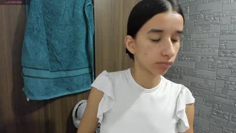 CamilaVill online show from April 2026 05:18:02 AM