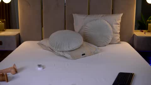 Camy online show from October 2025 07:55:01 PM