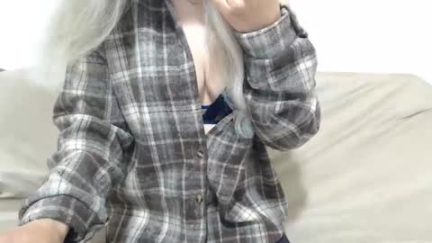 Snapshot of camillebunny chatting on April 2026 02:25:02 AM CamilleBunny online show from April 2026 02:25:02 AM