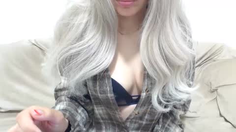 Snapshot of camillebunny chatting on April 2026 02:35:01 AM CamilleBunny online show from April 2026 02:35:01 AM