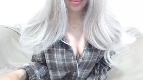 Snapshot of camillebunny chatting on April 2026 02:48:02 AM CamilleBunny online show from April 2026 02:48:02 AM