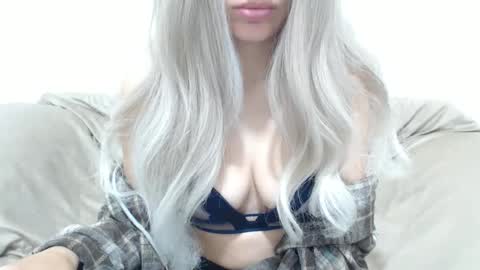 Snapshot of camillebunny chatting on May 2026 03:00:02 AM CamilleBunny online show from May 2026 03:00:02 AM
