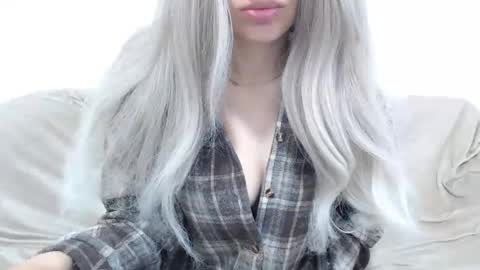 Snapshot of camillebunny chatting on May 2026 02:30:01 AM CamilleBunny online show from May 2026 02:30:01 AM