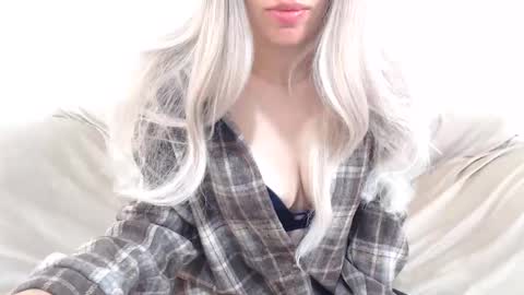 Snapshot of camillebunny chatting on May 2026 03:12:01 AM CamilleBunny online show from May 2026 03:12:01 AM