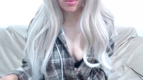 Snapshot of camillebunny chatting on May 2026 03:33:02 AM CamilleBunny online show from May 2026 03:33:02 AM
