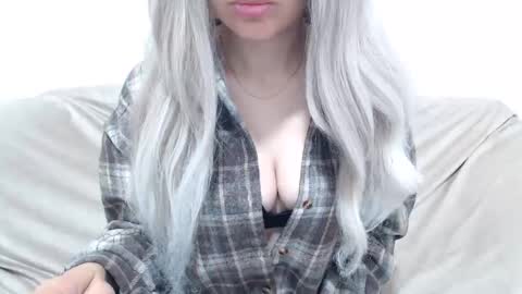 Snapshot of camillebunny chatting on May 2026 02:19:02 AM CamilleBunny online show from May 2026 02:19:02 AM