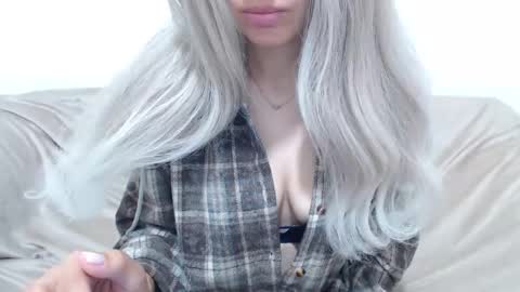 Snapshot of camillebunny chatting on May 2026 01:56:01 AM CamilleBunny online show from May 2026 01:56:01 AM