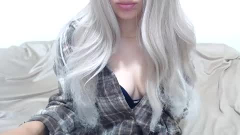 Snapshot of camillebunny chatting on May 2026 01:02:02 AM CamilleBunny online show from May 2026 01:02:02 AM