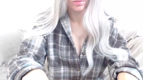 Snapshot of camillebunny chatting on May 2026 03:04:02 AM CamilleBunny online show from May 2026 03:04:02 AM