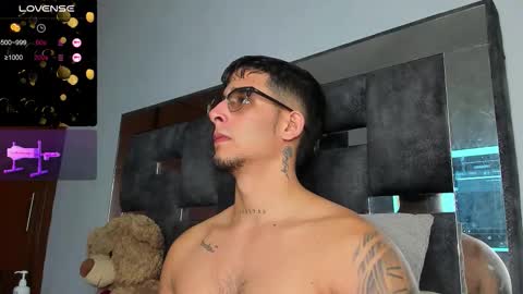 Snapshot of camilo_ospina_ chatting on December 2025 03:16:02 AM INDEPENDENT MODEL online show from December 2025 03:16:02 AM