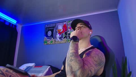 Snapshot of camiloalvarezzz3 chatting on October 2025 12:51:01 PM CAMILO online show from October 2025 12:51:01 PM