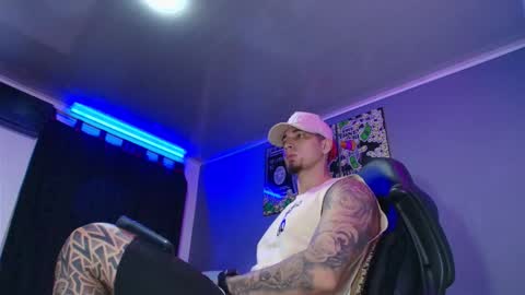 Snapshot of camiloalvarezzz3 chatting on January 2026 01:38:02 PM CAMILO online show from January 2026 01:38:02 PM