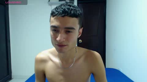 Snapshot of camiloyw2 chatting on April 2026 01:00:02 AM CAMILO online show from April 2026 01:00:02 AM