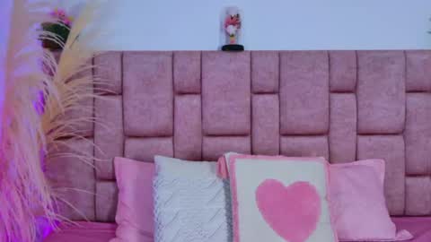 Snapshot of camiluxe chatting on December 2025 08:27:01 PM camiluxe online show from December 2025 08:27:01 PM