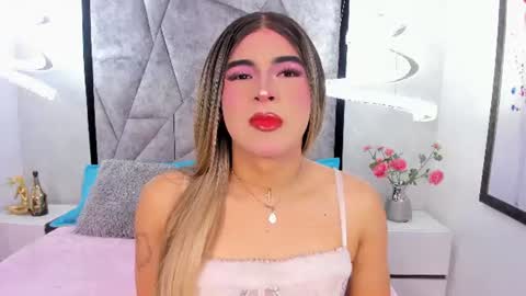 Snapshot of camirauxx chatting on June 2026 10:01:02 PM camirauxx online show from June 2026 10:01:02 PM