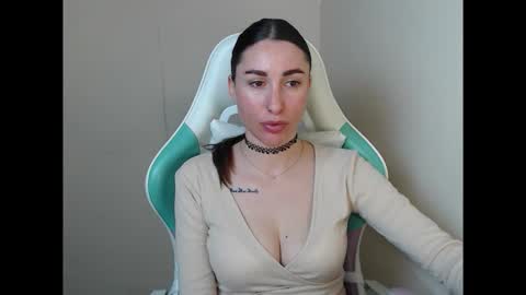 Snapshot of cammila_horn chatting on April 2026 05:41:02 AM cammila horn online show from April 2026 05:41:02 AM