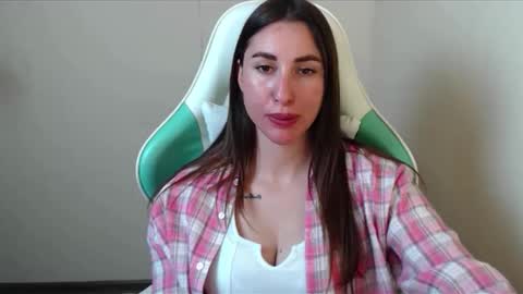 Snapshot of cammila_horn chatting on May 2026 02:45:01 PM cammila horn online show from May 2026 02:45:01 PM