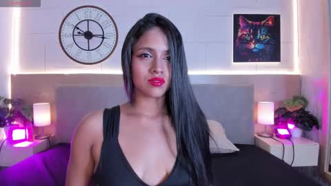 Camila online show from November 2025 07:35:01 PM