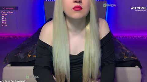 Snapshot of camsmiley chatting on April 2026 06:00:02 AM Miley online show from April 2026 06:00:02 AM