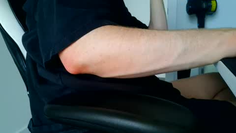 Snapshot of canadianstud18 chatting on June 2026 01:37:01 AM Devon online show from June 2026 01:37:01 AM