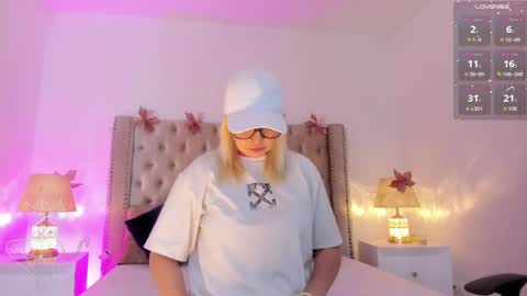 Snapshot of candiegilson__ chatting on May 2026 12:10:01 PM Candie online show from May 2026 12:10:01 PM