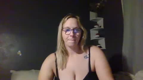 Candykisses online show from October 2025 02:59:01 AM