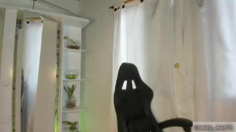 Nickol online show from September 2025 08:09:02 PM