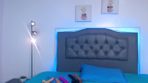 Candy online show from November 2025 07:04:02 PM