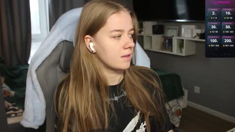 Snapshot of candy_meggie chatting on December 2024 10:32:02 AM Megan online show from December 2024 10:32:02 AM