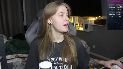 Snapshot of candy_meggie chatting on December 2024 03:11:02 PM Megan online show from December 2024 03:11:02 PM