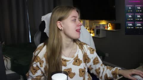 Snapshot of candy_meggie chatting on December 2024 10:28:01 AM Megan online show from December 2024 10:28:01 AM