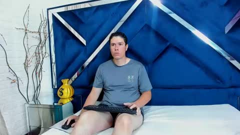 candyandsteven online show from September 2025 02:33:01 AM