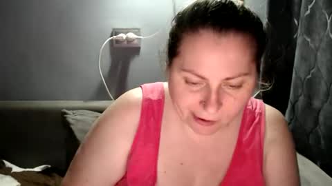 Laura online show from October 2025 07:22:02 PM